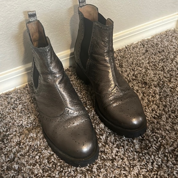 Shoes - EUC-Unisa Europa Chelsea Boots